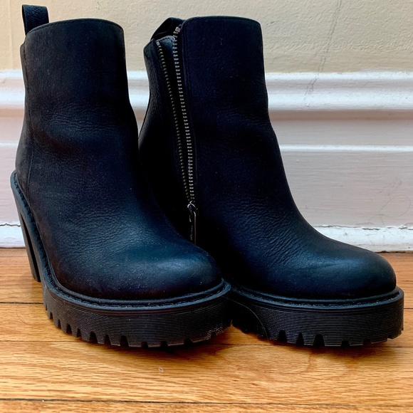 Dr. Martens Magdalena I (Discontinued) - Picture 1 of 5